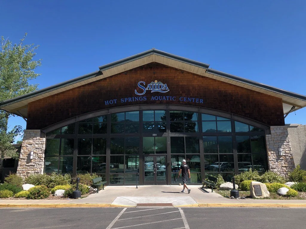 Salida Hot Springs Aquatic Center entrance and sign in 2019