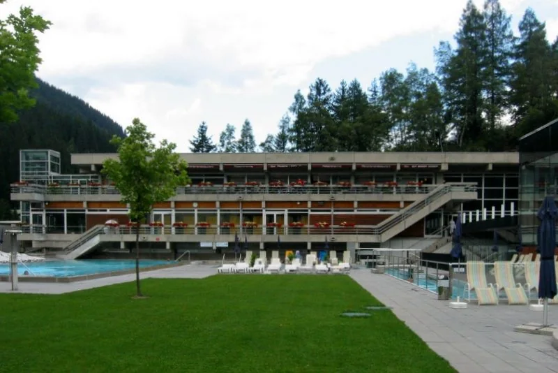 Outdoor pool and terrace at Felsentherme Bad Gastein (archive photograph)