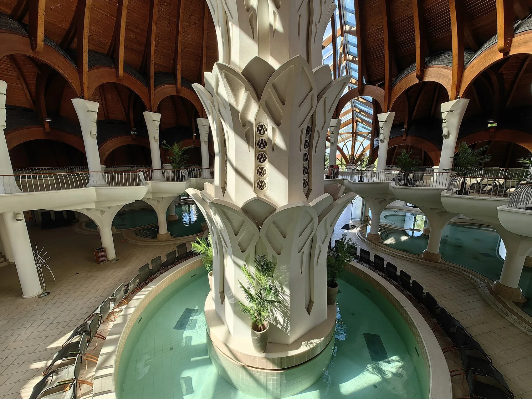 Indoor pools and branching columns at Hagymatikum Thermal Bath (archive photograph)
